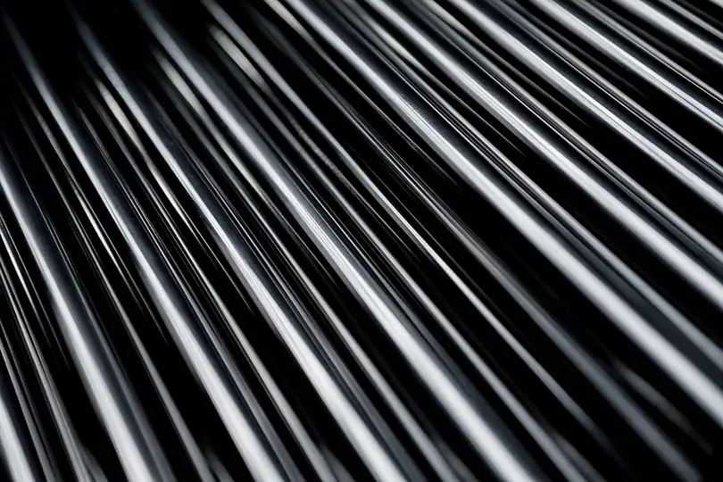 Tubi di acciaio pronti per essere forati